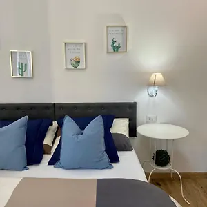 https://menasihome.it-romehotels.com